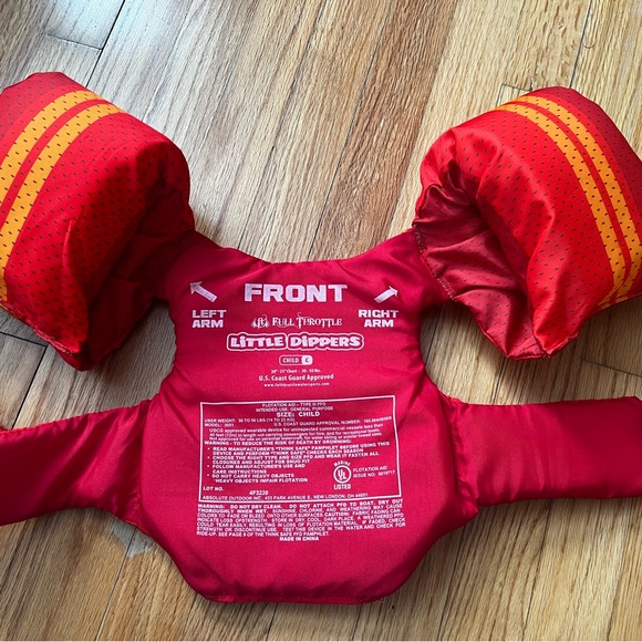 Two life jacket for kids 30-50 lbs - Picture 2 of 5